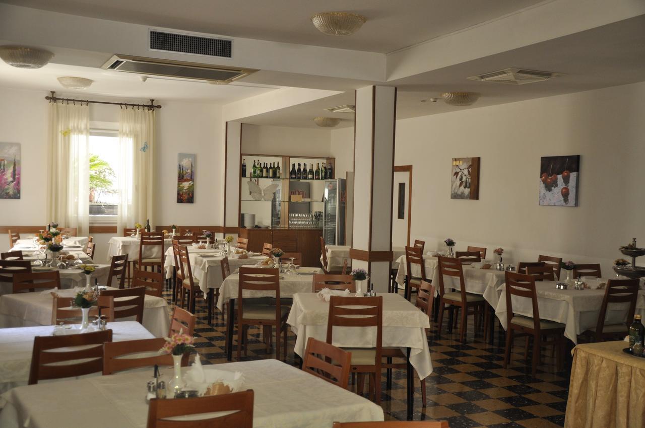 Albergo Larenzia Κατόλικα Εξωτερικό φωτογραφία