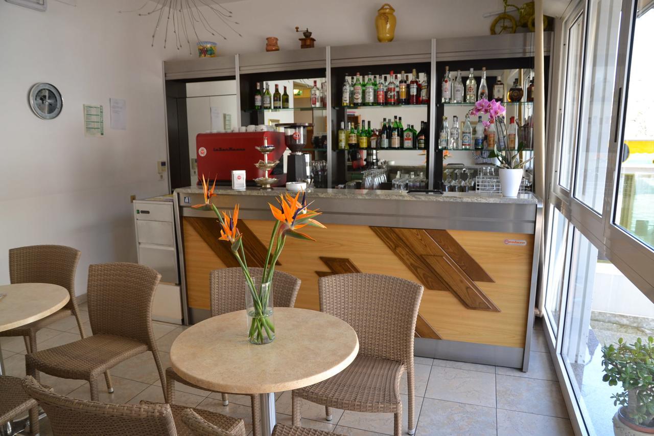 Albergo Larenzia Κατόλικα Εξωτερικό φωτογραφία