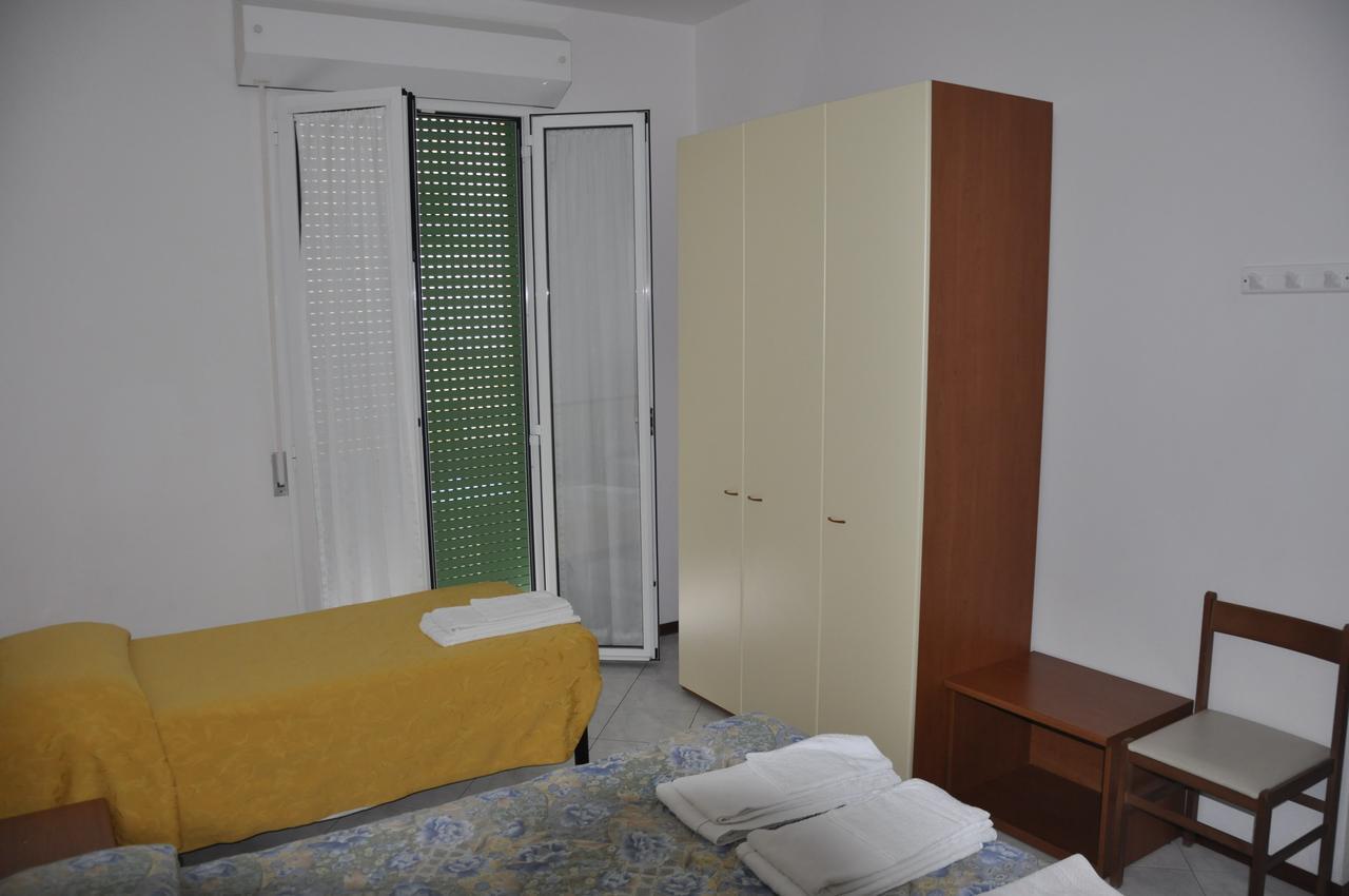 Albergo Larenzia Κατόλικα Εξωτερικό φωτογραφία