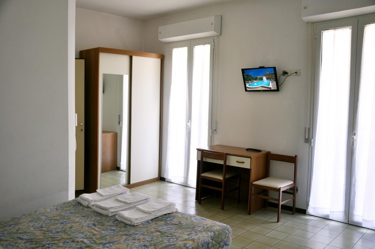 Albergo Larenzia Κατόλικα Εξωτερικό φωτογραφία